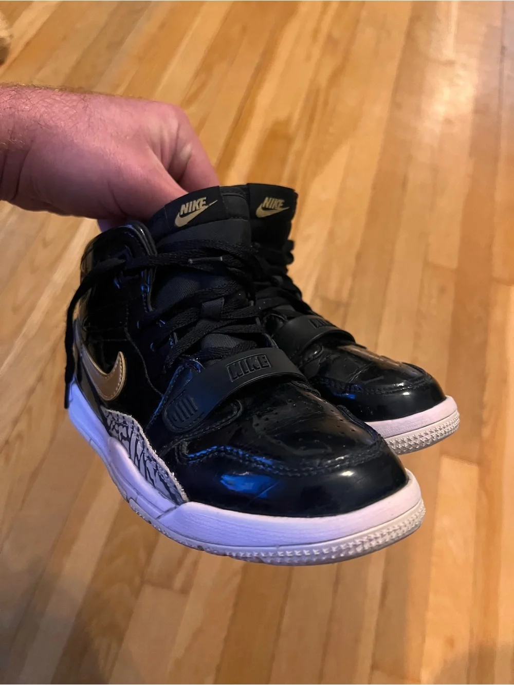 Nike Kids Black and Gold High-Top Sneakers with Elephant Print size 3Y